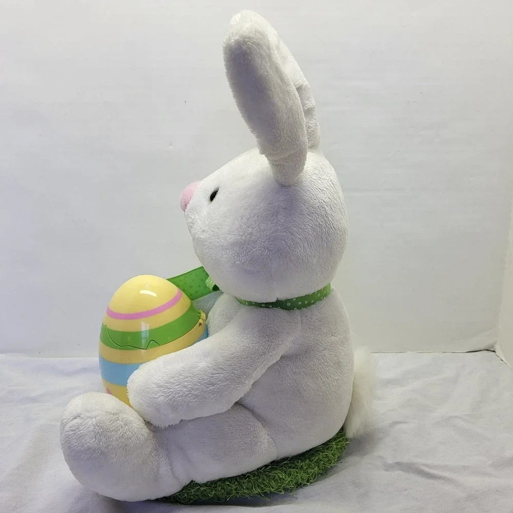 Hallmark Rockin Robin Animated Singing‎ Easter Bunny  Rabbit Chick Egg Plush EUC